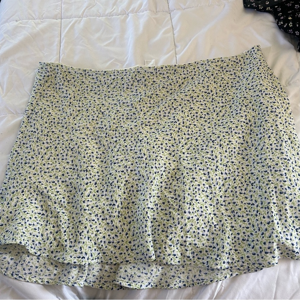 H&M DIVIDED mini skirt, with blue flowers